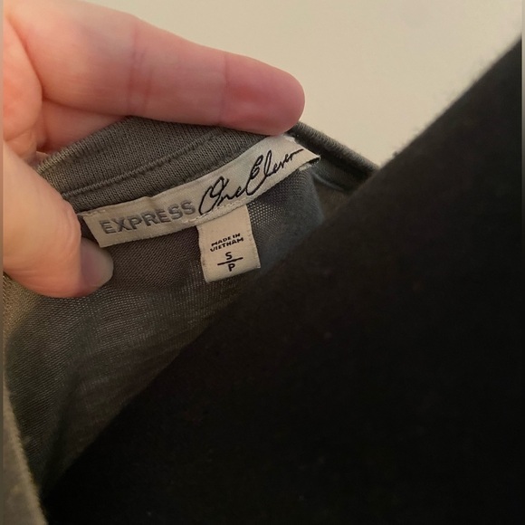 Dark green size small Express high low soft tshirt - Picture 4 of 5